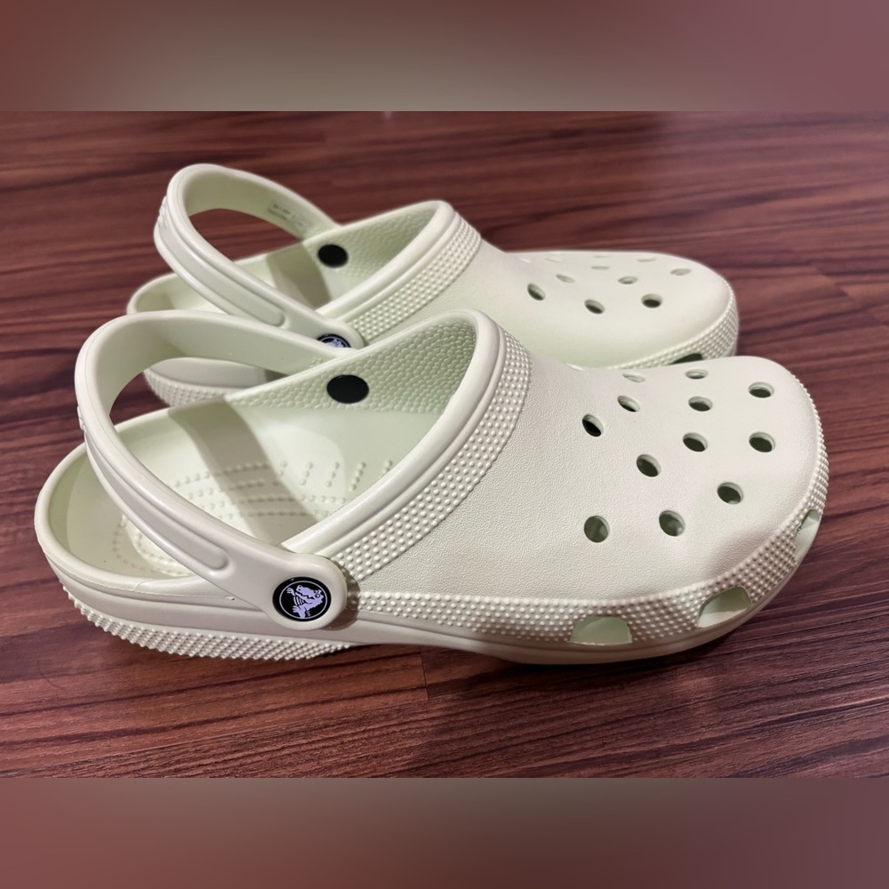 Unisex Crocs Classic Clog - Celery green color